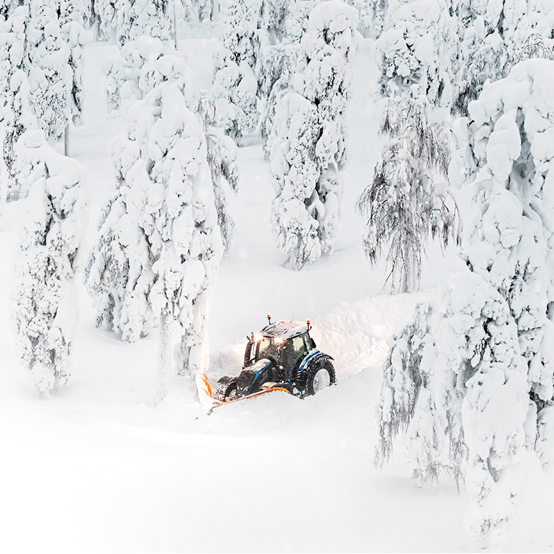 Valtra tractor in snow